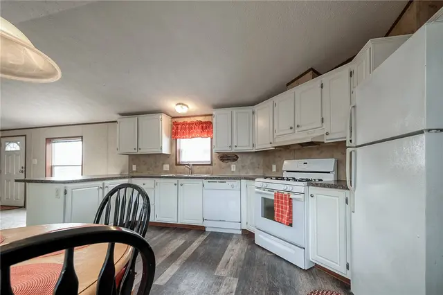 203 Forest Dr gallery image 30