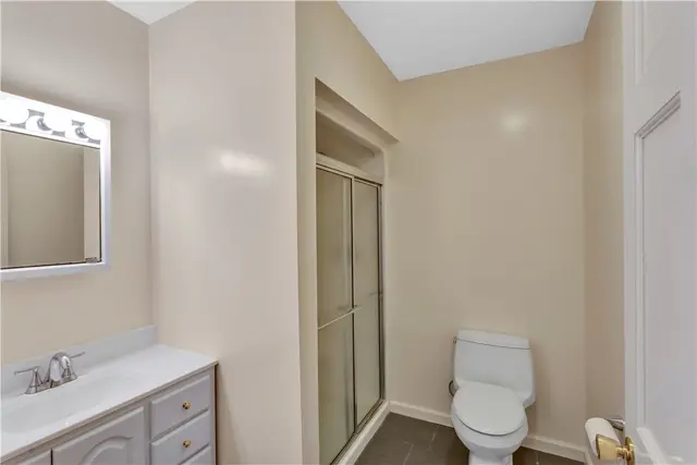 203 Royal Doulton Ct gallery image 3