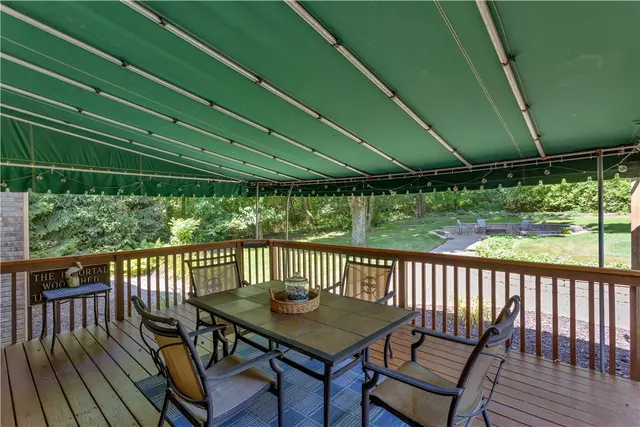 203 Royal Doulton Ct gallery image 4