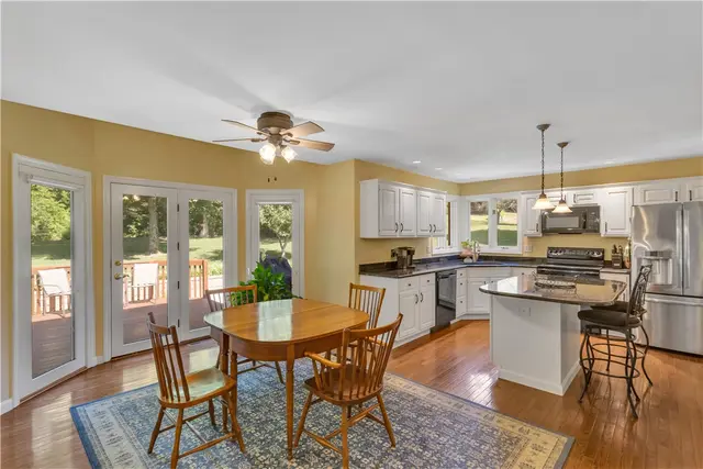203 Royal Doulton Ct gallery image 6