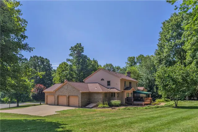203 Royal Doulton Ct gallery image 7