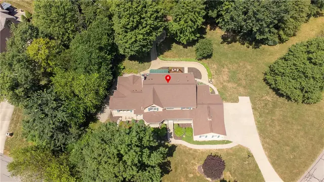203 Royal Doulton Ct gallery image 8