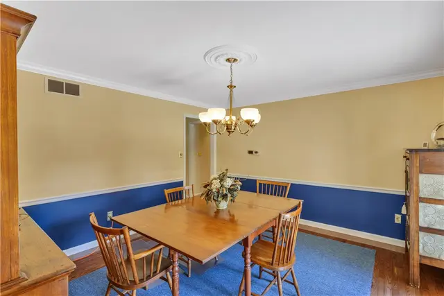203 Royal Doulton Ct gallery image 9