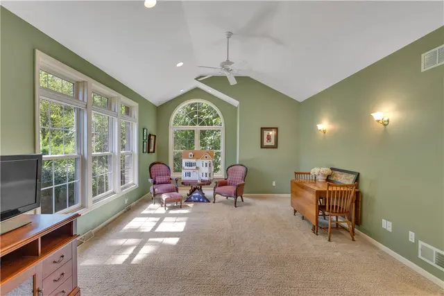 203 Royal Doulton Ct gallery image 10