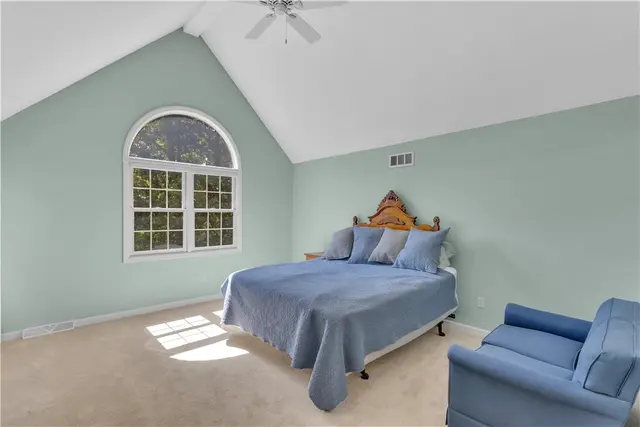 203 Royal Doulton Ct gallery image 13