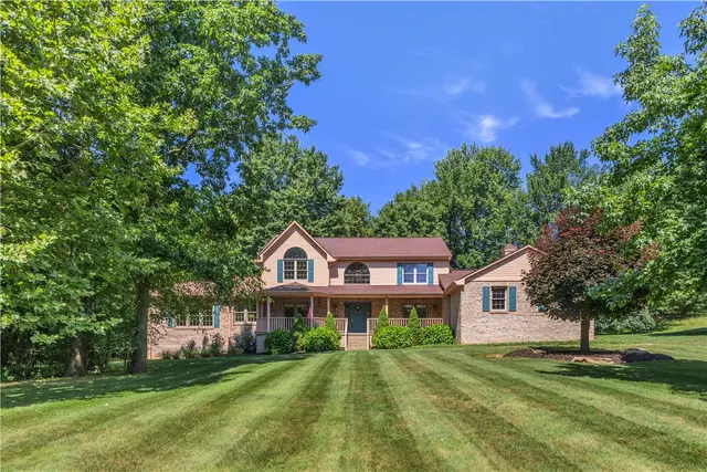 203 Royal Doulton Ct gallery image 14