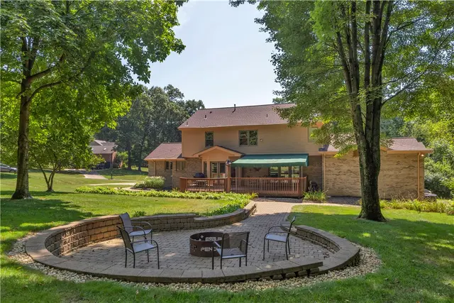 203 Royal Doulton Ct gallery image 15