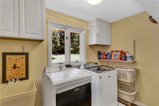 203 Royal Doulton Ct gallery image 16