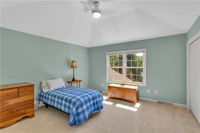 203 Royal Doulton Ct gallery image 32