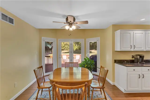 203 Royal Doulton Ct gallery image 36
