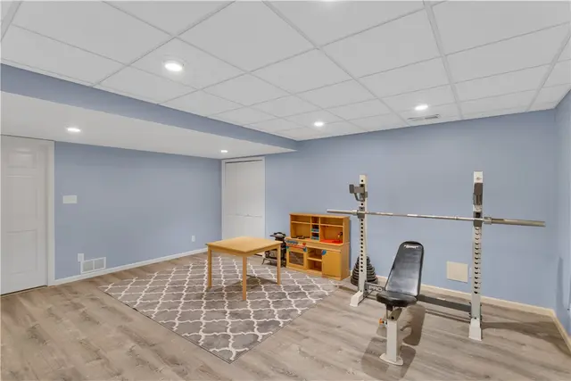 203 Royal Doulton Ct gallery image 37