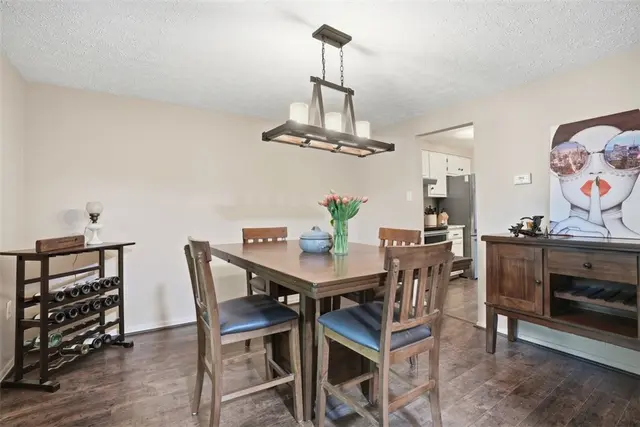 203 Sheffield Ct gallery image 3