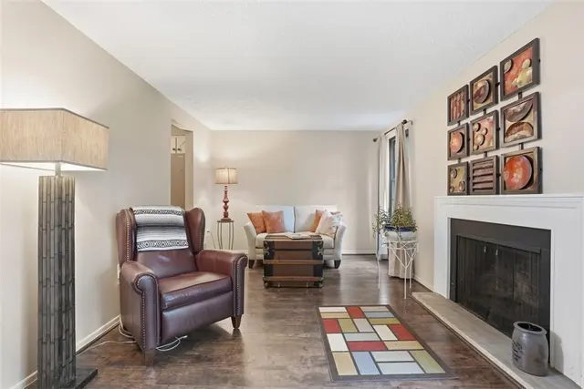 203 Sheffield Ct gallery image 5
