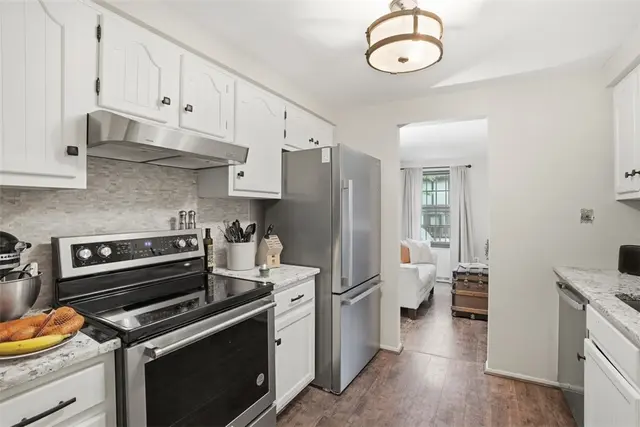 203 Sheffield Ct gallery image 6