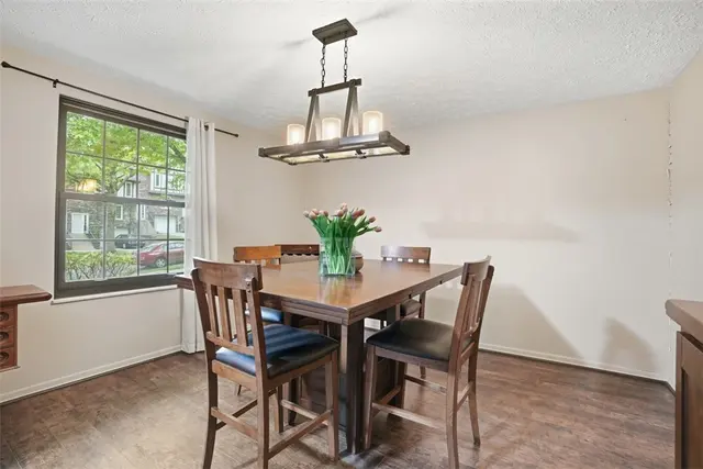 203 Sheffield Ct gallery image 9