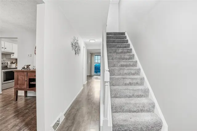 203 Sheffield Ct gallery image 13