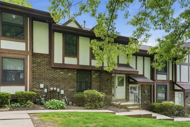 203 Sheffield Ct gallery image 15