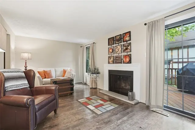 203 Sheffield Ct gallery image 16