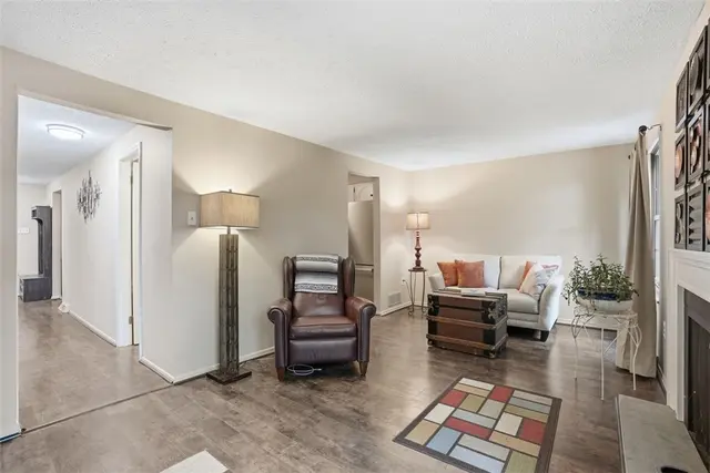 203 Sheffield Ct gallery image 18
