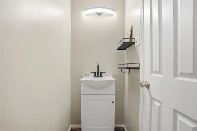 203 Sheffield Ct gallery image 19