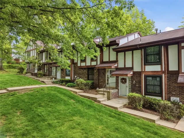 203 Sheffield Ct gallery image 28