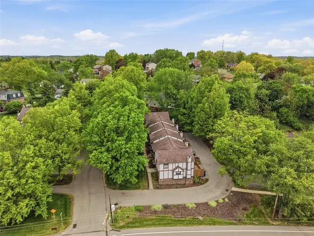 203 Sheffield Ct gallery image 32