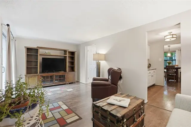 203 Sheffield Ct gallery image 33