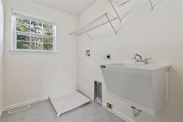 203 Southview Rd gallery image 7