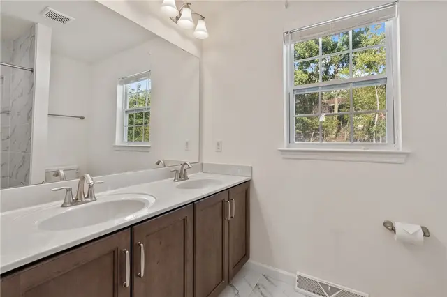 203 Southview Rd gallery image 10
