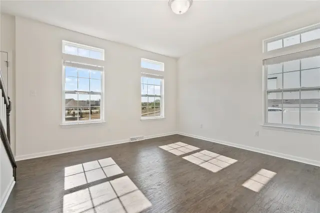 203 Southview Rd gallery image 19