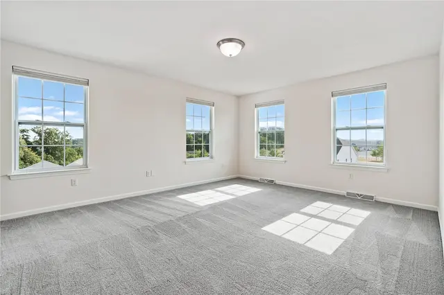 203 Southview Rd gallery image 27