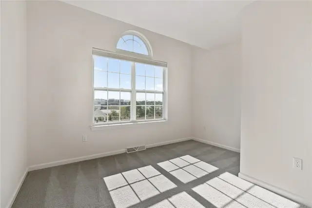 203 Southview Rd gallery image 29