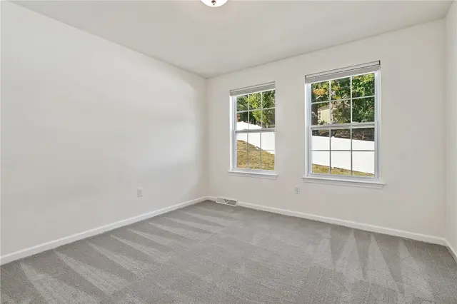 203 Southview Rd gallery image 34