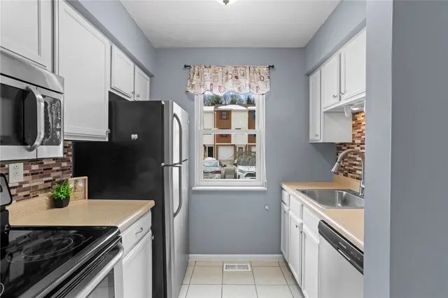 203 Woodhaven Dr gallery image 5