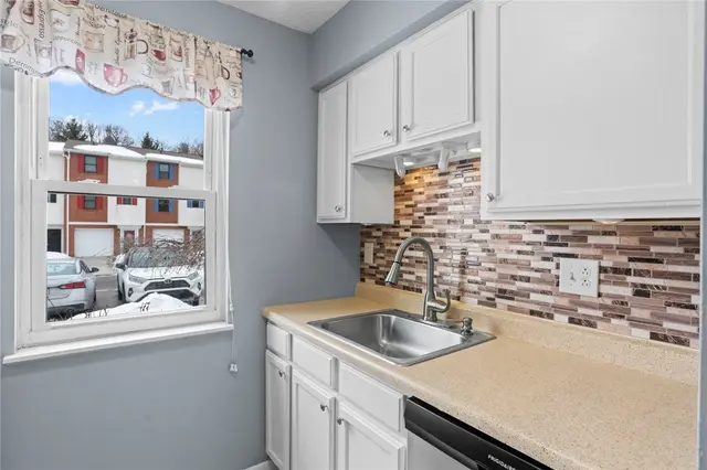 203 Woodhaven Dr gallery image 6
