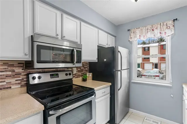 203 Woodhaven Dr gallery image 7