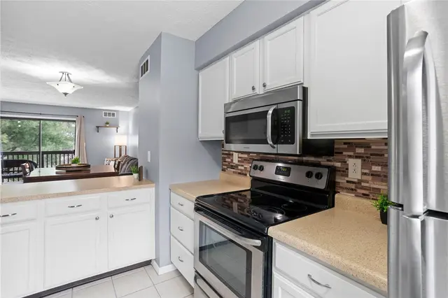 203 Woodhaven Dr gallery image 8