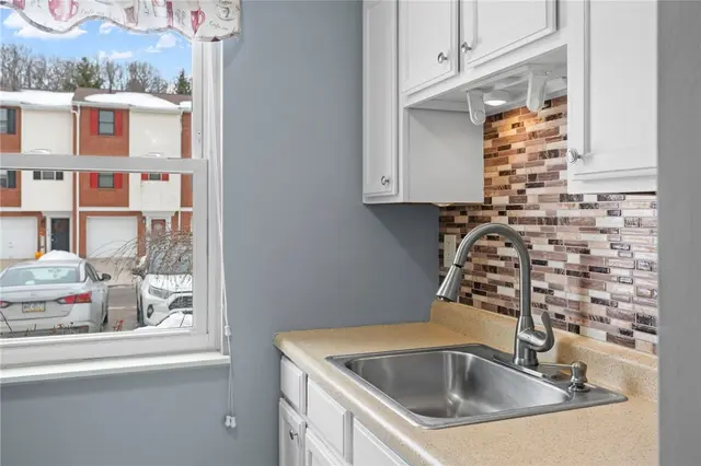 203 Woodhaven Dr gallery image 10