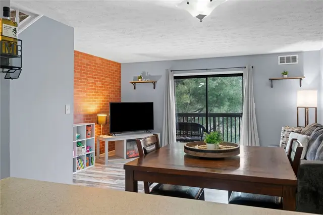 203 Woodhaven Dr gallery image 16
