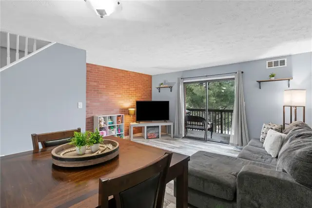 203 Woodhaven Dr gallery image 18