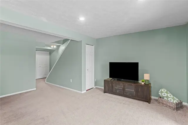 203 Woodhaven Dr gallery image 39