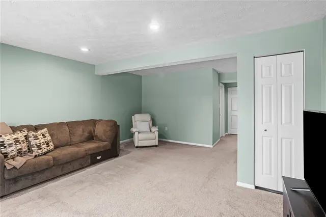 203 Woodhaven Dr gallery image 40