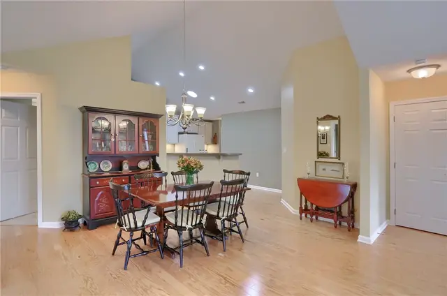 2032 Clerkenwell Ln gallery image 4