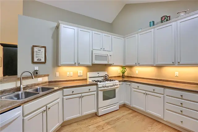 2032 Clerkenwell Ln gallery image 5