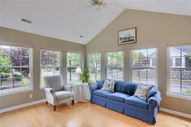 2032 Clerkenwell Ln gallery image 6