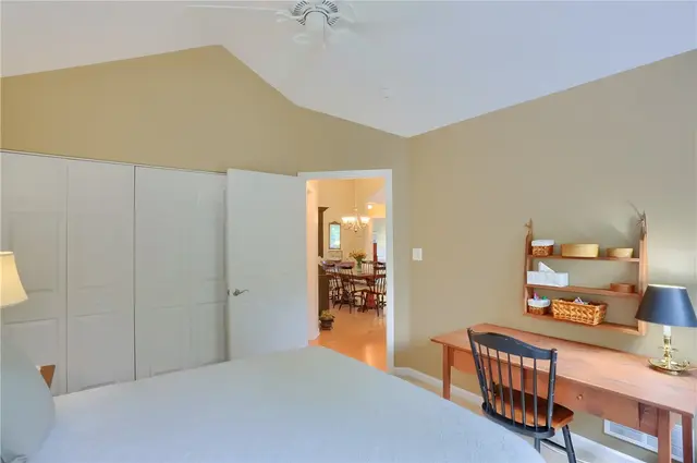 2032 Clerkenwell Ln gallery image 9