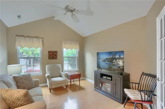 2032 Clerkenwell Ln gallery image 10