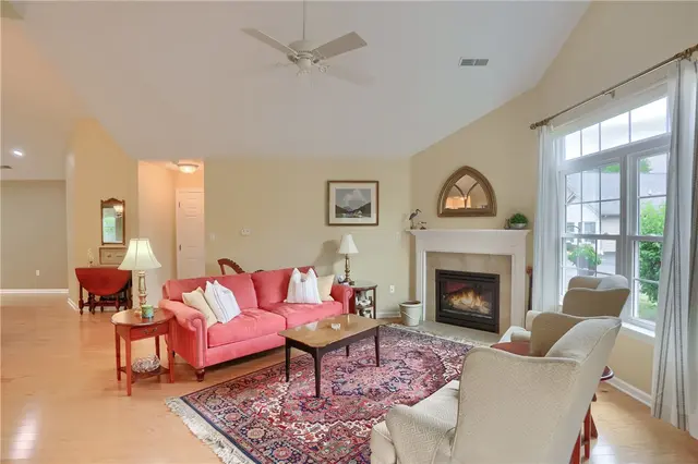 2032 Clerkenwell Ln gallery image 19