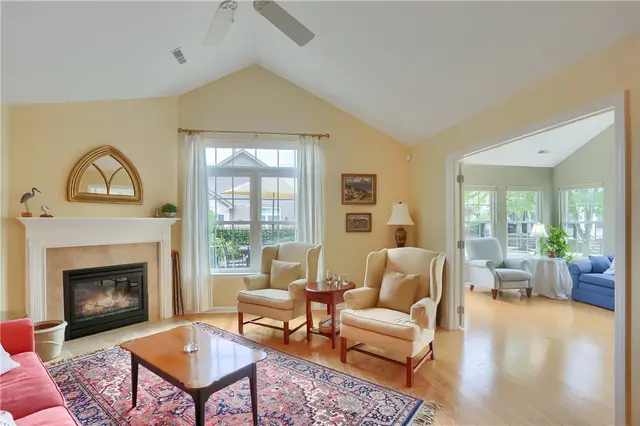 2032 Clerkenwell Ln gallery image 33