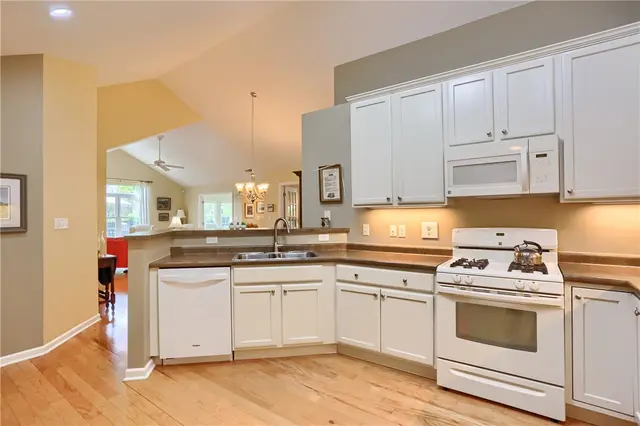 2032 Clerkenwell Ln gallery image 38